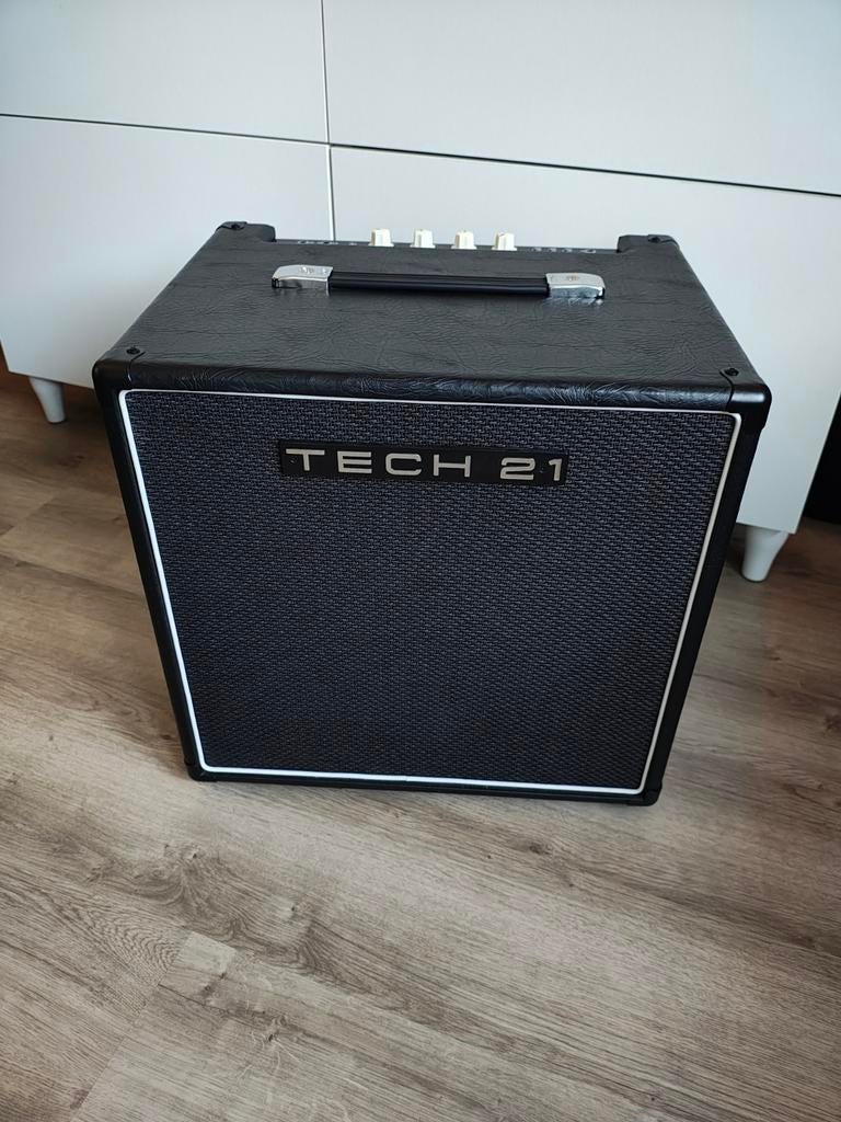 Tech21 Power Engine Deuce Deluxe FRFR, Muziek en Instrumenten, Versterkers | Bas en Gitaar, Zo goed als nieuw, Gitaar, 100 watt of meer