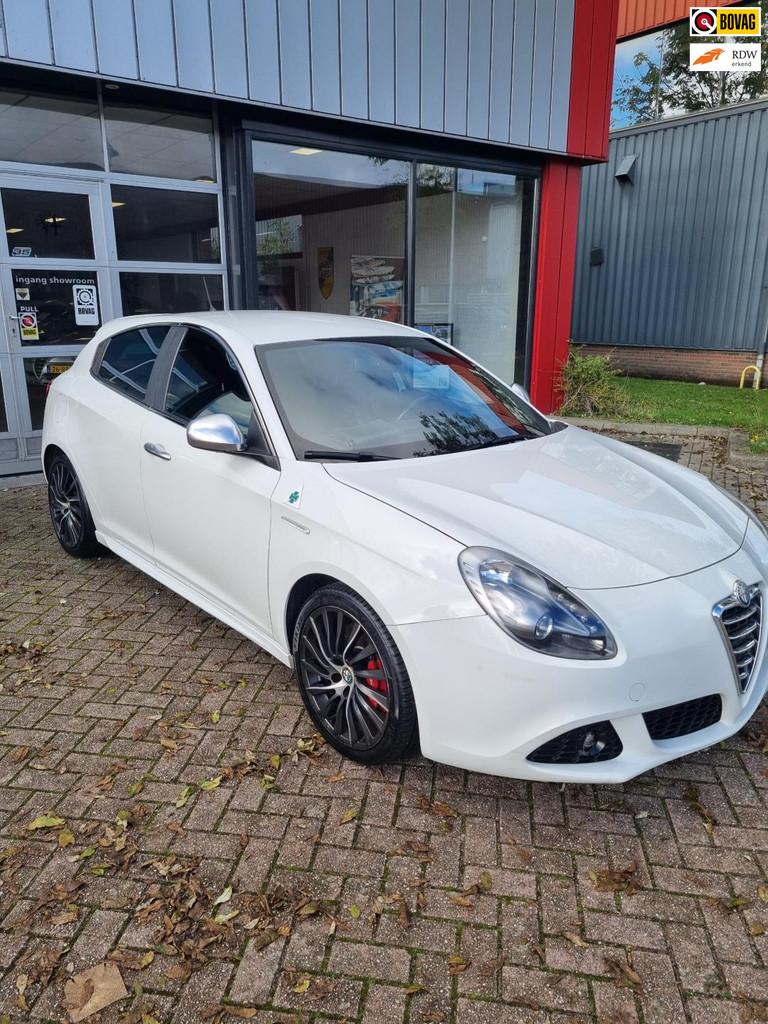 Alfa Romeo Giulietta 1.7 TBi Quadrifoglio Verde, Auto's, 13 km/l, Euro 5, Gebruikt, Leder en Stof