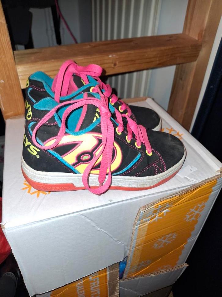 Heelys rolschoenen maat 32 - Zwart met roze/blauw, Kinderen en Baby's, Speelgoed | Buiten | Rolschaatsen, Gebruikt, Kinderen, Ophalen of Verzenden