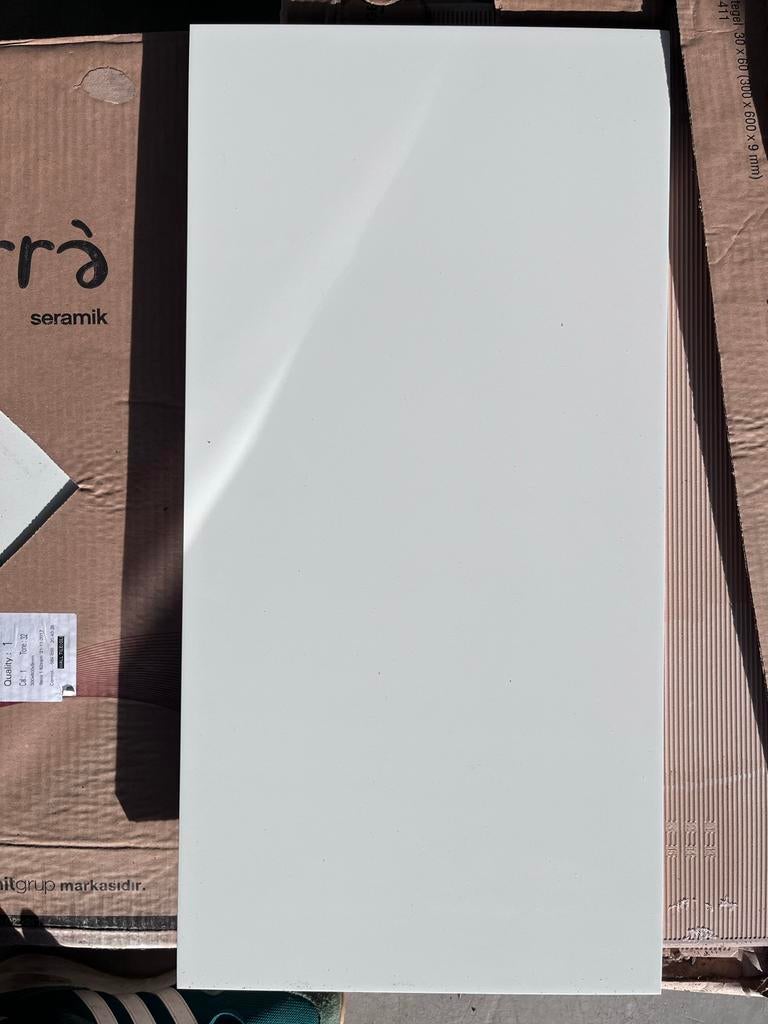 Witte wandtegels 30x60 cm, mat keramiek, 1.62 m², Ophalen, 40 tot 60 cm, Nieuw, Minder dan 5 m²