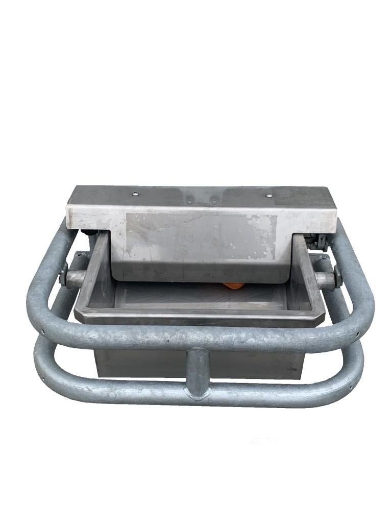 Kantelbare RVS drinkbakken, Ophalen, Veehouderij, Stalinrichting