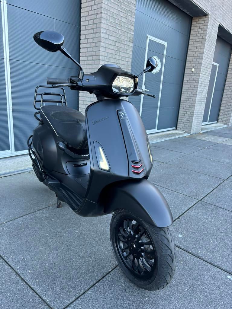 Vespa sprint 2019 8 duizend km! Beugels ledjes weinig km!, Ophalen of Verzenden, Zo goed als nieuw, Benzine, Fiddle