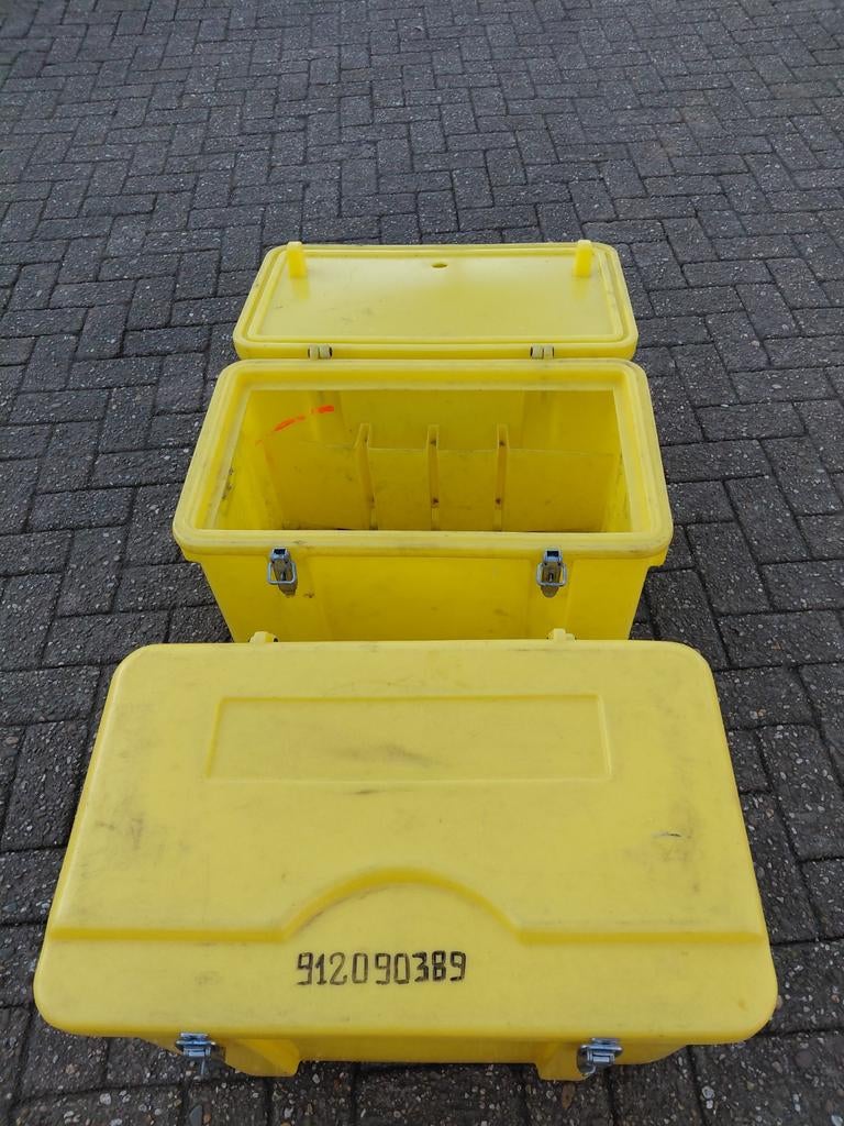 Opbergbox / gereedschapskist afsluitbaar., Ophalen