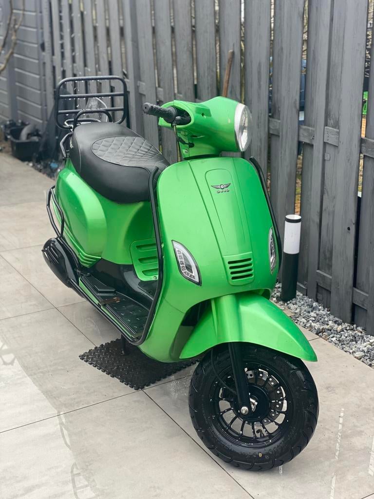 Djjd Cashmere scooter - Ingebouwd alarmsysteem-, Ophalen of Verzenden, Zo goed als nieuw, Benzine