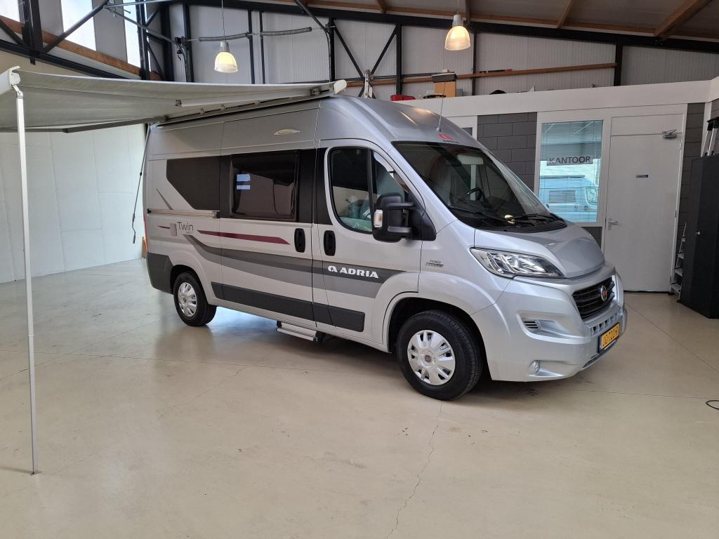 2015 Adria Twin Titanium 540SPT 130PK Dwarsbed Airco 57604Km, Caravans en Kamperen, Campers, Luifel, Buscamper of Camperbus, Ringverwarming