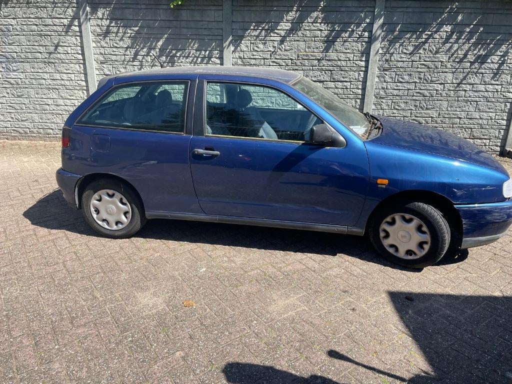 Seat Ibiza 1.4 44KW 1999 Blauw (niet gekeurd), Auto's, Voorwielaandrijving, 15 km/l, 40 €/maand, 4 cilinders