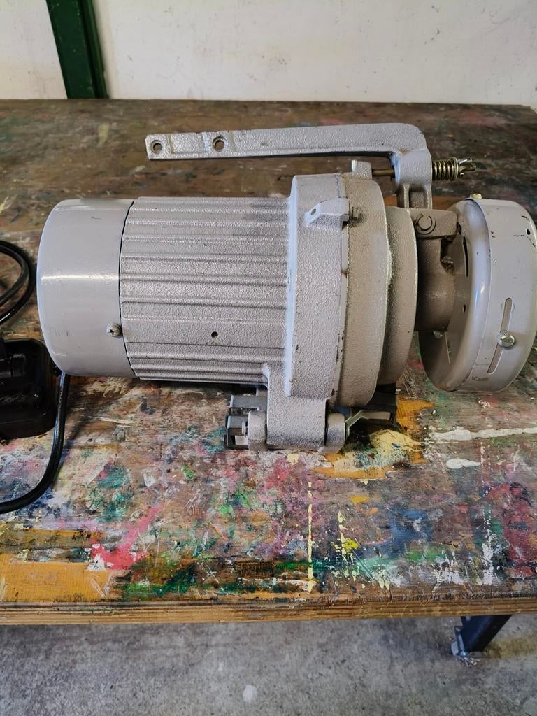Frictie moter industrie naaimachine, Ophalen, Elektromotor