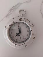 Brocante klokje, werkt op batterij, Huis en Inrichting, Woonaccessoires | Wanddecoraties, Ophalen of Verzenden