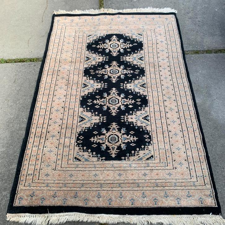 Vintage Perzisch handgeknoopt tapijt,zwart,beige,1x1.48 wol, Huis en Inrichting, Stoffering | Tapijten en Kleden, Gebruikt, 50 tot 100 cm