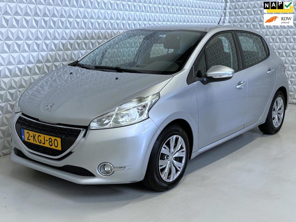 Peugeot 208 1.2 VTi Airco Cruise Navigatie Trekhaak (2013), Auto's, Peugeot, Voorwielaandrijving, Euro 5, Gebruikt, 31 €/maand