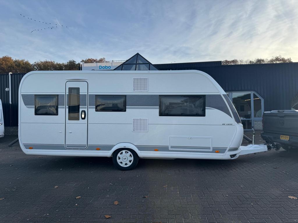 Hobby de Luxe 495 UL 2026 | Enkele bedden, Caravans en Kamperen, Caravans, Rondzit, Hobby, Schokbreker, Bedrijf
