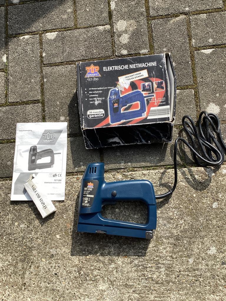 Goed werkende elektrische nietmachine met nietjes, Doe-het-zelf en Verbouw, Gereedschap | Handgereedschap, Zo goed als nieuw, Ophalen