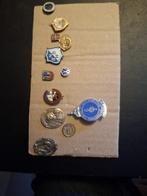 Lot van 12 draagspelden (pins), Ophalen of Verzenden, Buitenland, Munten