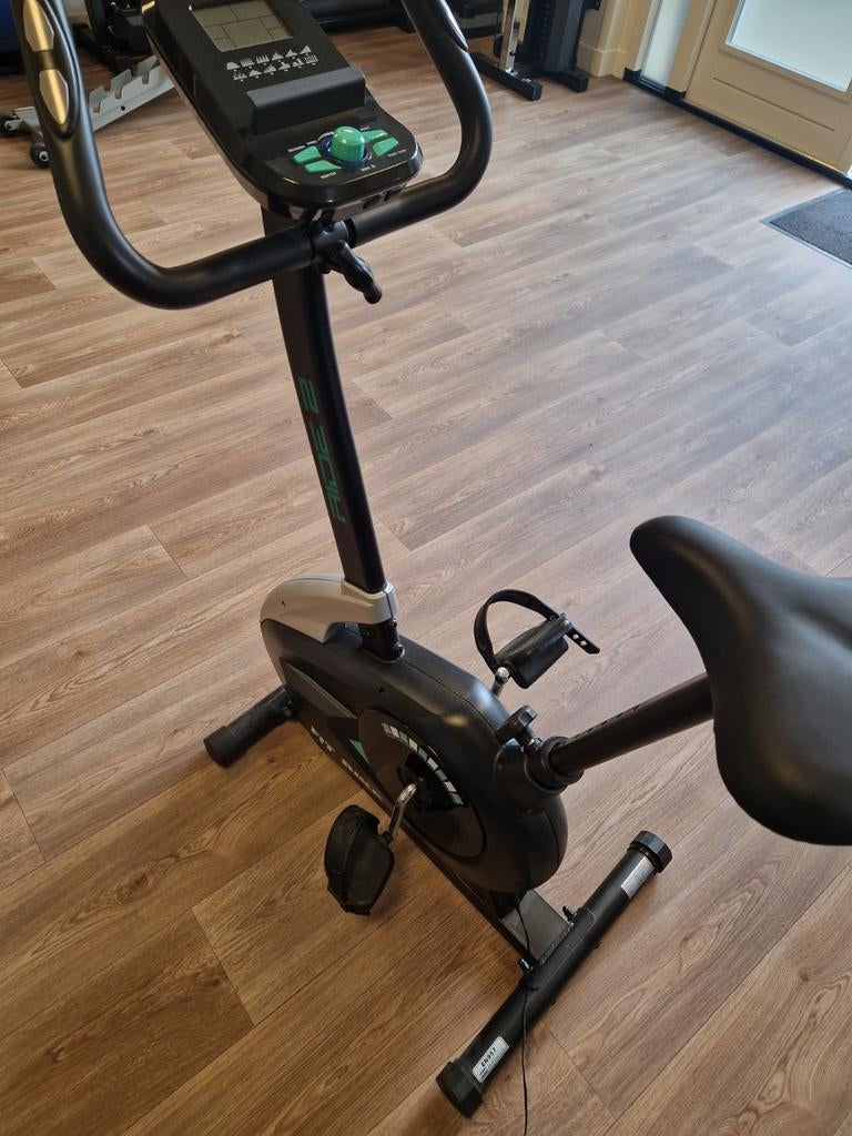 Hometrainer fitbike, Sport en Fitness, Fitnessapparatuur, Ophalen, Zo goed als nieuw, Hometrainer