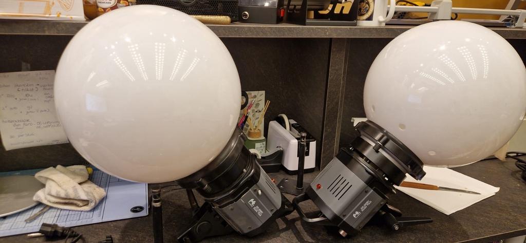 Falcon Eyes Fotostudio Flitsset met Globe Diffusers, Ophalen, Gebruikt, Lamp of Flitsset
