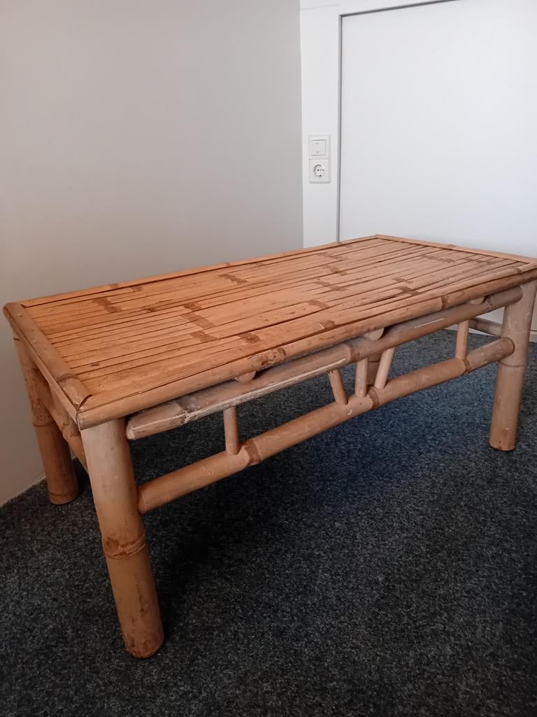 Bamboe tuintafel, Ophalen