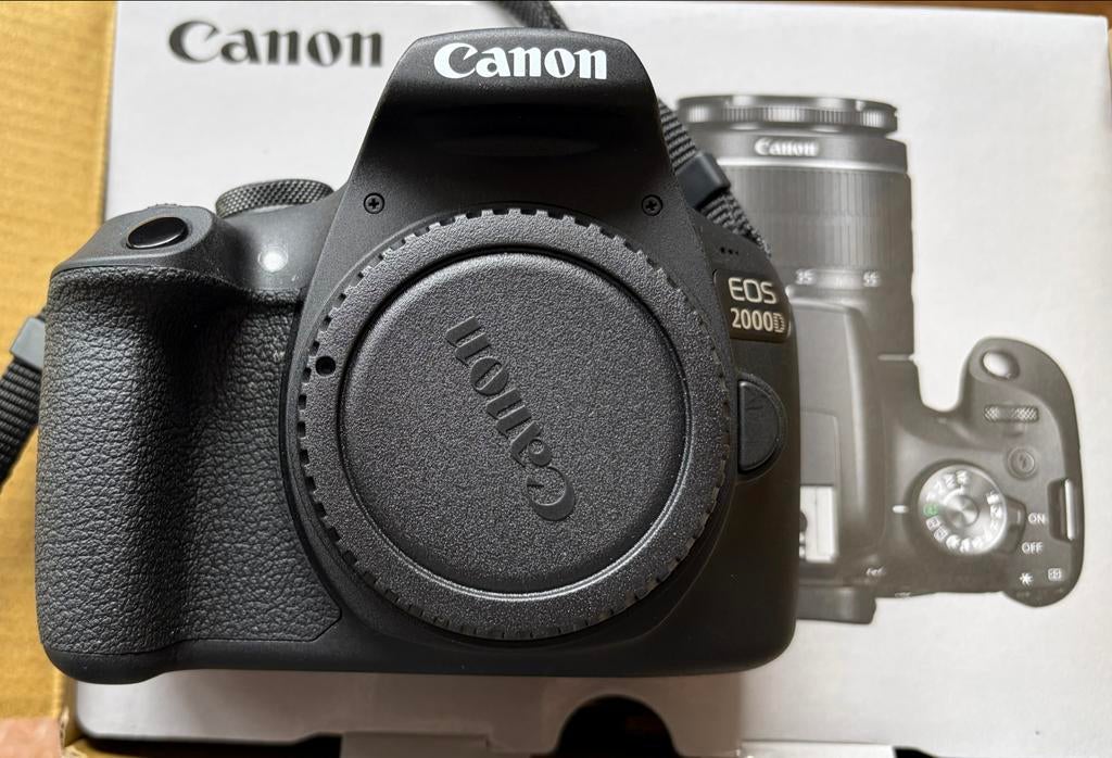 Z.g.a.n Canon EOS 2000D Essential Travel Kit met aankoopbon, Audio, Tv en Foto, Fotocamera's Digitaal, Canon, Spiegelreflex, Info@canon.nl
