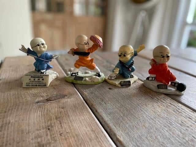 4 beeldje Shaolin monnik. Reclame Chinees restaurant Kung fu, Verzamelen, Beelden en Beeldjes, Zo goed als nieuw, Mens, Ophalen