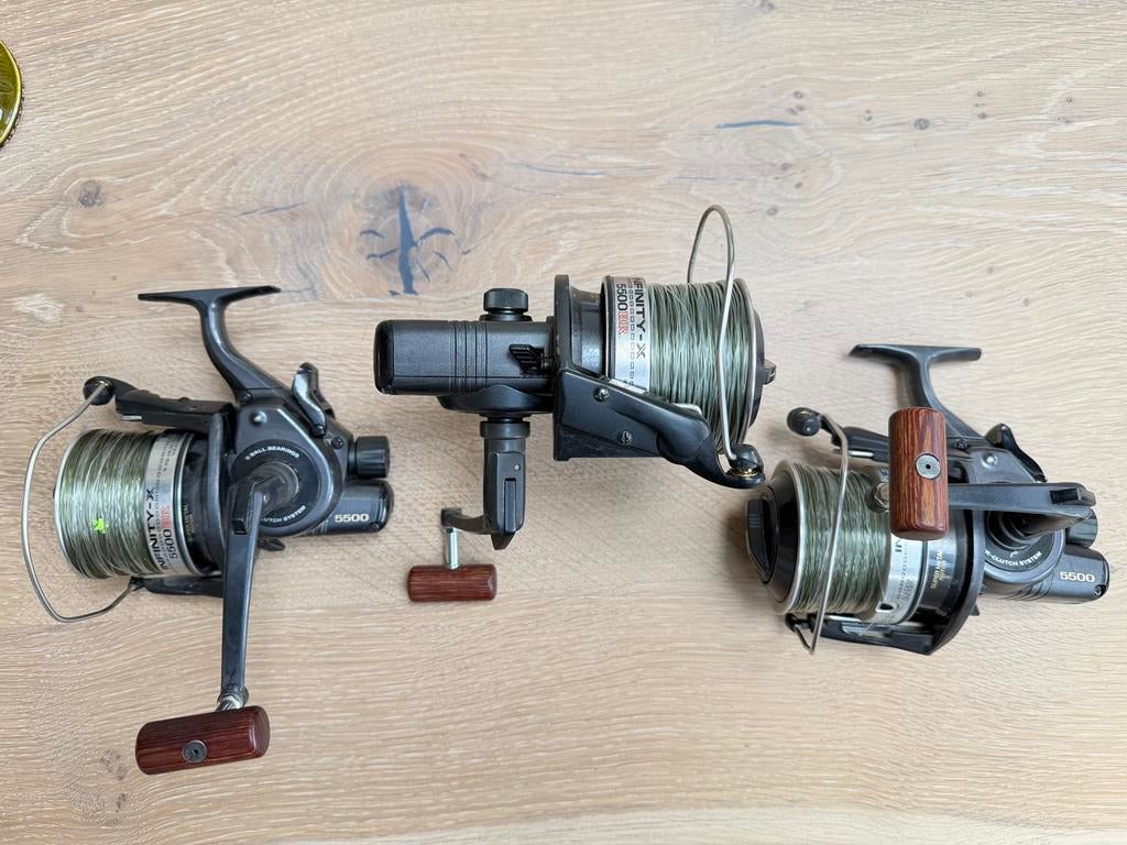 3 DAIWA INFINITY X 5500BR incl 3 reservespoelen, Watersport en Boten, Hengelsport | Karpervissen, Ophalen, Gebruikt, Molen