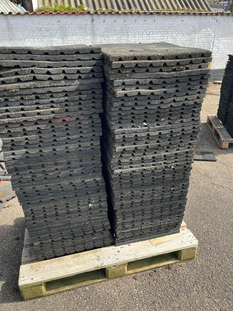 Rubber tegels op pallet gesorteerd €8; per vierkante meter, Ophalen, Zo goed als nieuw, Rubber, Overige typen