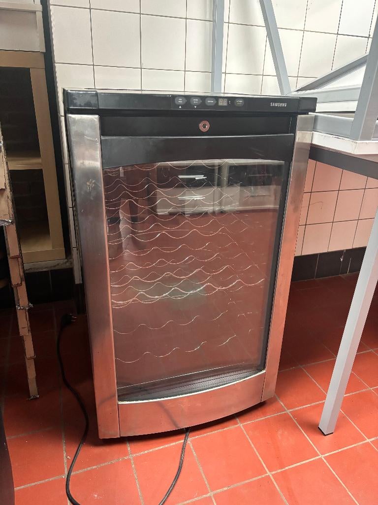 Samsung Wijnklimaatkast Zwart RVS Glas, 200 liter of meer, 45 tot 60 cm, Ophalen, 85 tot 120 cm