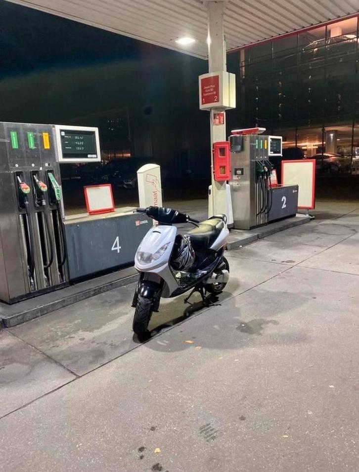 Vivacity 80cc met nieuwe cilinder en uitlaat, Fietsen en Brommers, Snorfietsen en Snorscooters, Gebruikt, Peugeot, Tweetakt, Ophalen