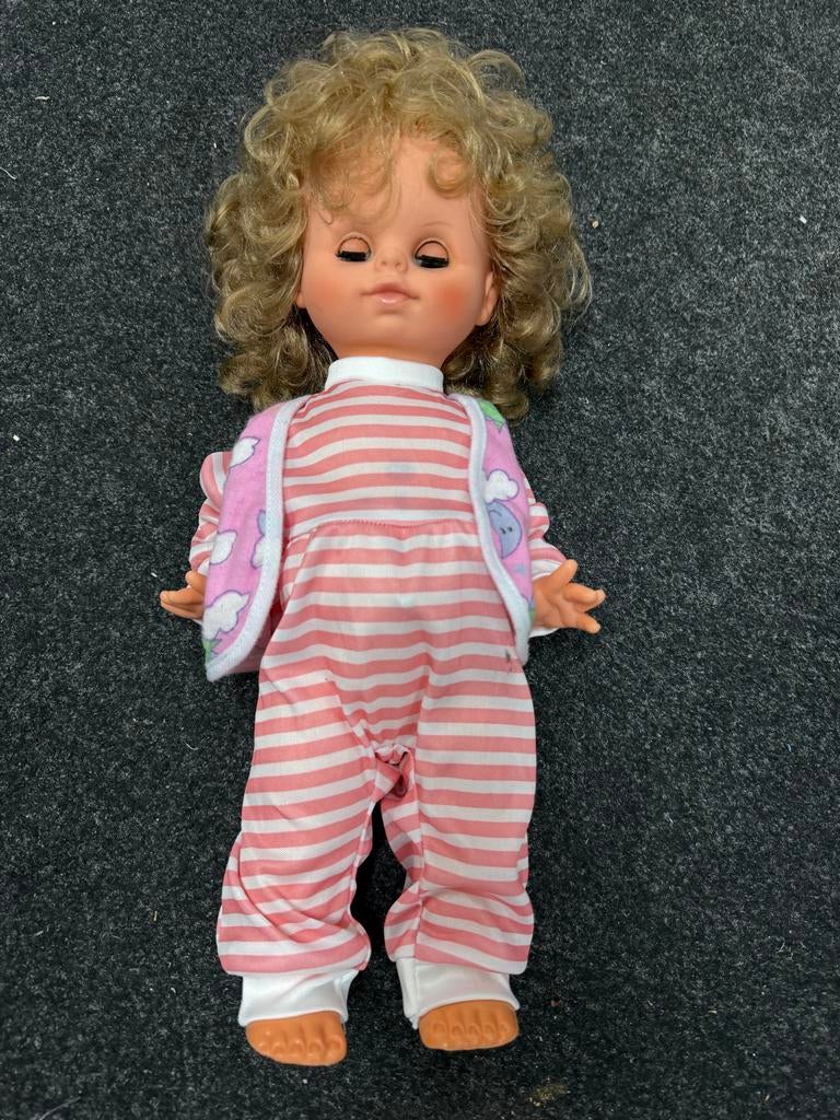 Vintage Babypop met Krulletjes en Pyjama, Ophalen of Verzenden, Gebruikt, Babypop