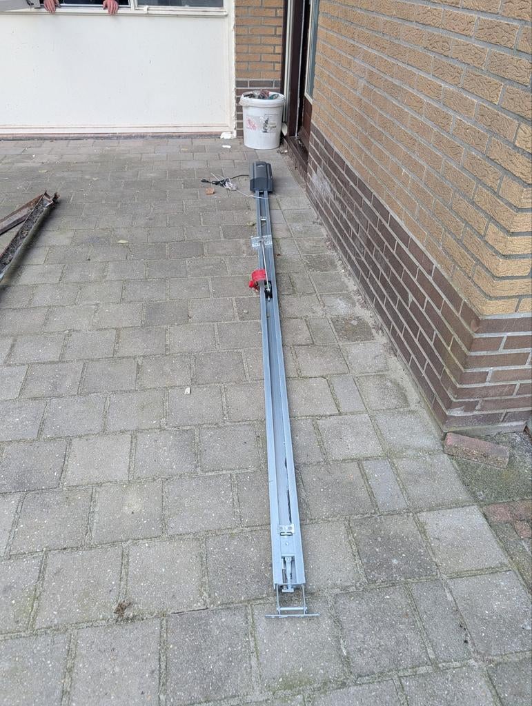 Elektrische Garagedeur Aandrijving met Afstandsbediening, Ophalen, Gebruikt, Garagedeur