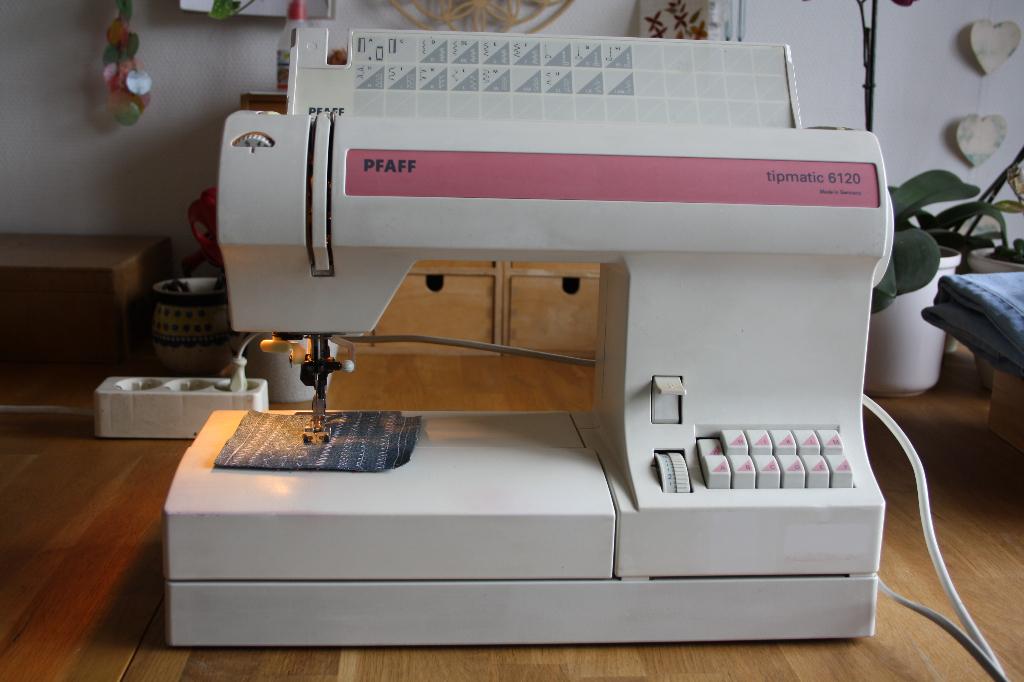 Pfaff Tipmatic 6120 met IDT systeem (boventransport), Hobby en Vrije tijd, Naaimachines en Toebehoren, Ophalen, Zo goed als nieuw