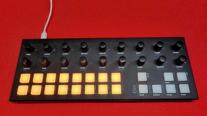 Torso T1 Sequencer, Muziek en Instrumenten, Midi-apparatuur, Zo goed als nieuw, Ophalen of Verzenden