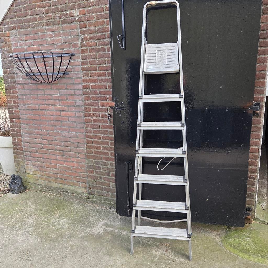 Trap Altrex 7 trede, Doe-het-zelf en Verbouw, Ladders en Trappen, Ophalen, Gebruikt, Trap, Opvouwbaar of Inschuifbaar