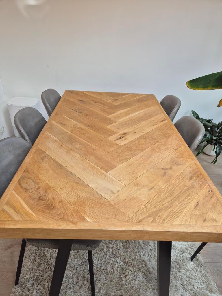 Elegante eettafel met visgraatmotief, Huis en Inrichting, Tafels | Eettafels, Overige houtsoorten, Gebruikt, Modern, Industrieel