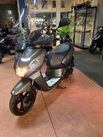Gebro scooters: Peugeot kisbee RS 45KM BJ2018 mat grijs, Gebruikt, Overige modellen, Maximaal 45 km/u, Ophalen of Verzenden