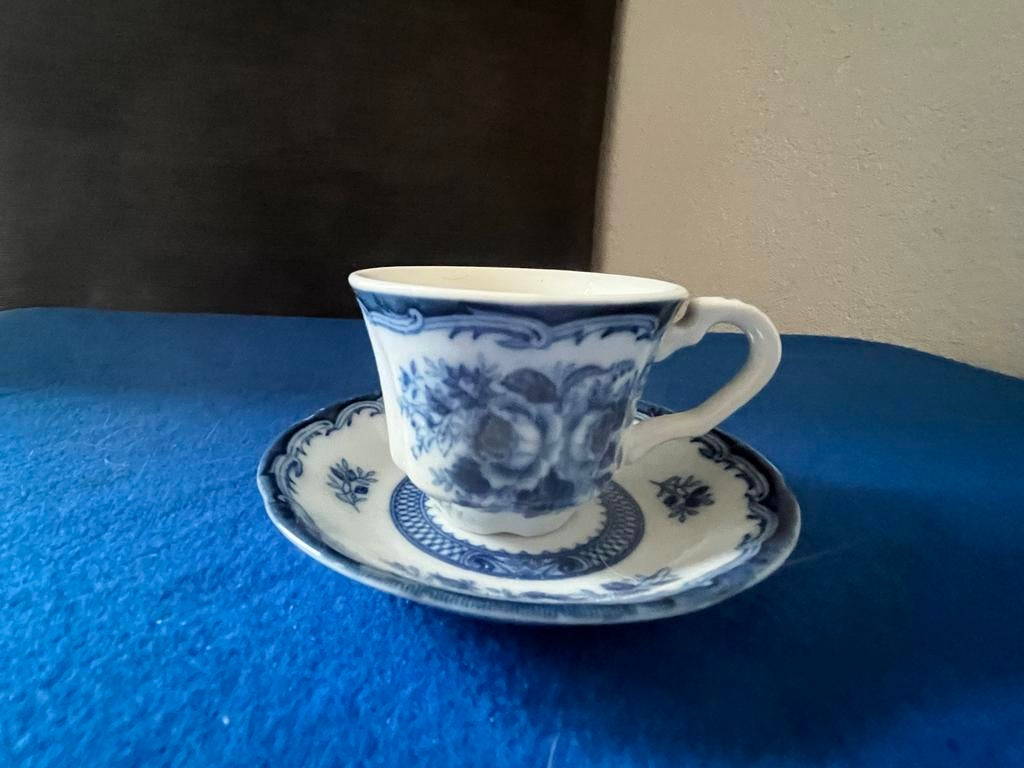 Blauw-wit kop en schotel, Blue Rose, Antiek en Kunst, Ophalen of Verzenden