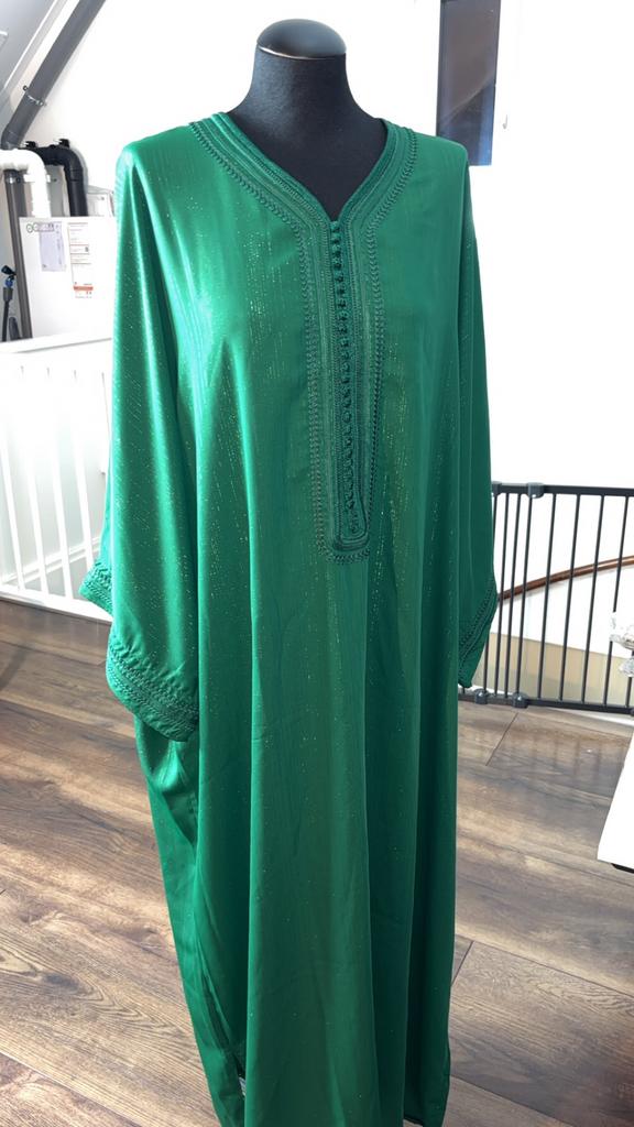 Groene abaya / kaftan met subtiele glitter one size L/XL, Maat 46/48 (XL) of groter, Nieuw, Ophalen of Verzenden, Onder de knie