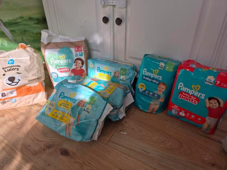 Luiers verschillende soorten en maten 6 en 7, Kinderen en Baby's, Overige Kinderen en Baby's, Nieuw, Ophalen