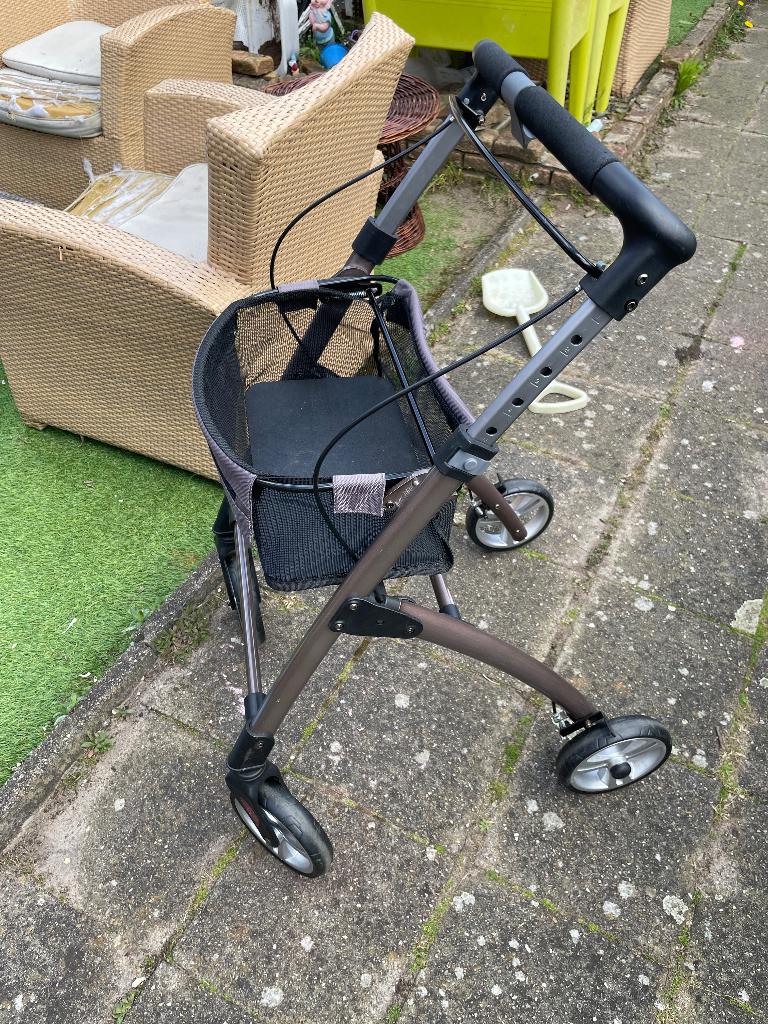 Lichtgewicht INDOOR Rollator kleur brons van Wheelzahead, Ophalen, Opvouwbaar, Gebruikt
