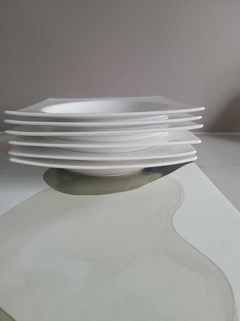 6 Yong Squito pasta borden - Zo goed als nieuw, Ophalen of Verzenden, Zo goed als nieuw, Bord(en), Effen