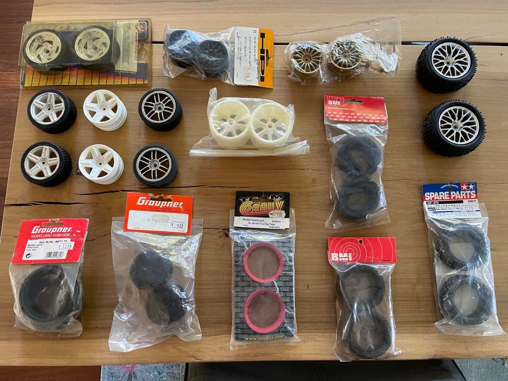 Vintage 28 st Tamiya Kyosho Corally HPI BMI Banden en Velgen, Nieuw, Ophalen of Verzenden, Tamiya, Groter dan 1:32