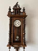 Klassieke wandklok hout, Ophalen