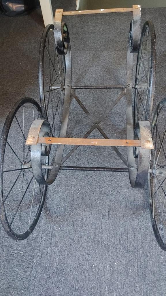 Onderstel voor Antieke kinder/poppenwagen, Ophalen
