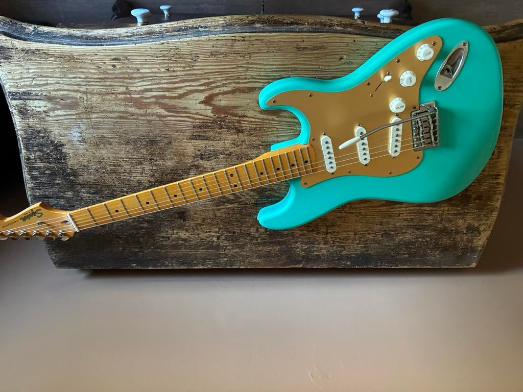 Squier Stratocaster by Fender - 40th anniversary, Ophalen, Zo goed als nieuw, Solid body, Fender