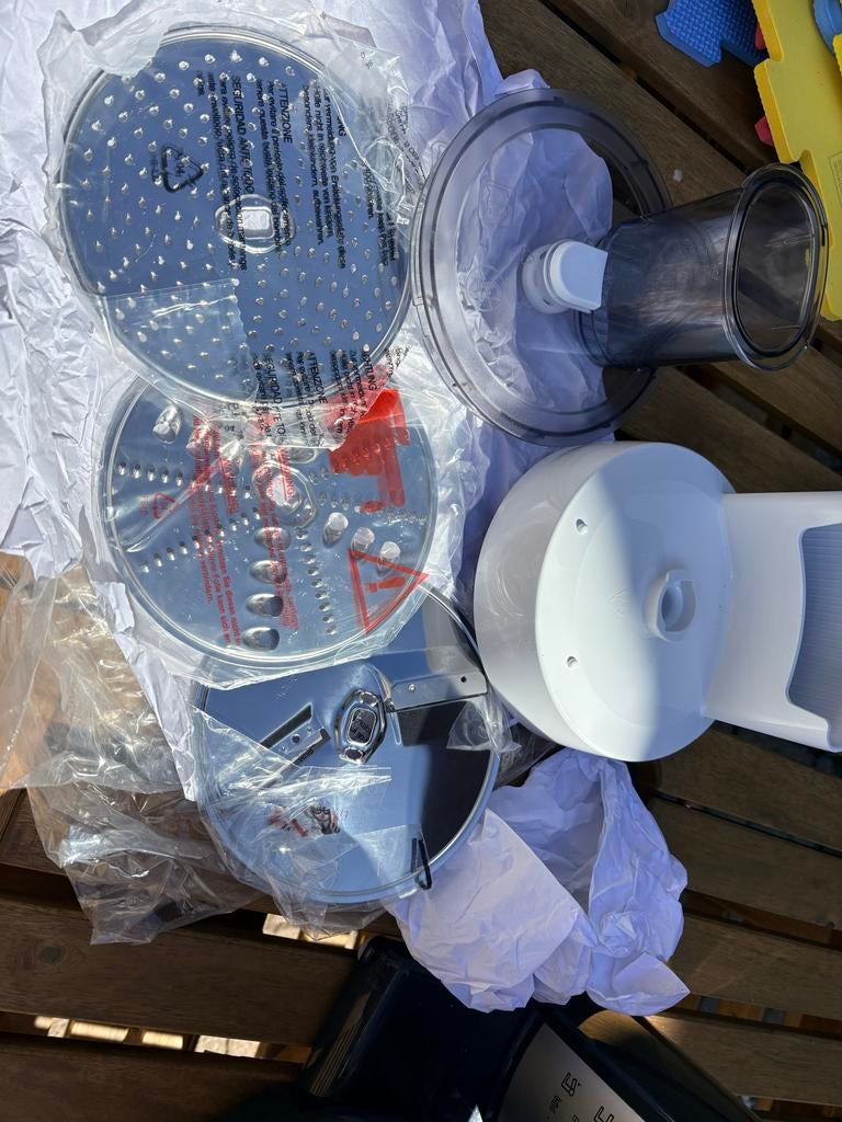 Bosch Keukenmachine met accessoires - Zeer compleet!, 3 tot 4 liter, Ophalen of Verzenden, Gebruikt, 3 snelheden of meer