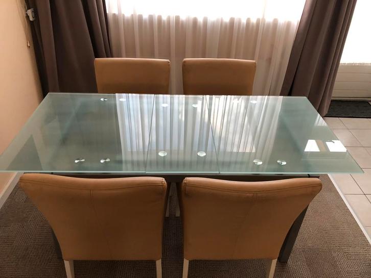 GRATIS Eettafel (uitschuifbaar) 4-6 pers mat gehard glas, Huis en Inrichting, Tafels | Eettafels, Gebruikt, 150 tot 200 cm, 150 tot 200 cm