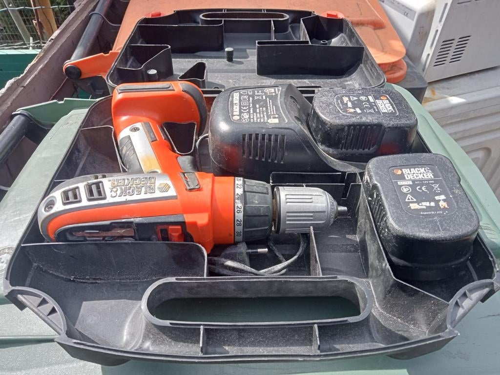 Black & Decker Boor- en Schroefmachine met 2 accu's, Gebruikt, Variabele snelheid, Ophalen of Verzenden, Boor- en Schroefmachine