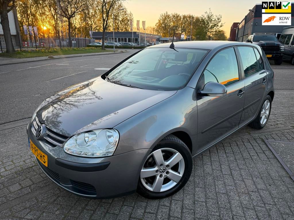 Volkswagen Golf 1.6 FSI 2004 TRENDLINE NAP 5DEURS, Auto's, Volkswagen, Voorwielaandrijving, Gebruikt, Zwart, 4 cilinders
