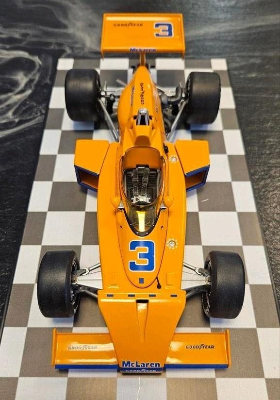 Mclaren M16 1:18 Carousel 1, Hobby en Vrije tijd, Ophalen of Verzenden, Zo goed als nieuw, Overige merken