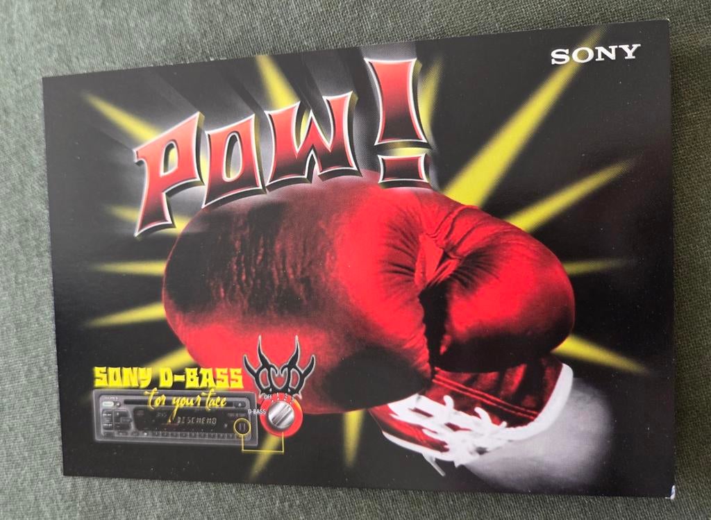Sony D-Bass - 1997, Verzamelen, Verzenden, 1980 tot heden, Ongelopen, Overige thema's