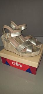 Sleehak sandaal., Kleding | Dames, Overige kleuren, Zo goed als nieuw, Sandalen of Muiltjes, Ophalen of Verzenden