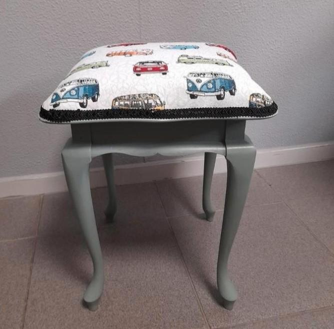 Brocante krukje 32 x 32 en hoogte 42 cm, Huis en Inrichting, Krukjes, Zo goed als nieuw, Hout, Ophalen of Verzenden